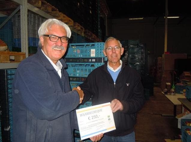 Cheque voor voedselbank Purmerend