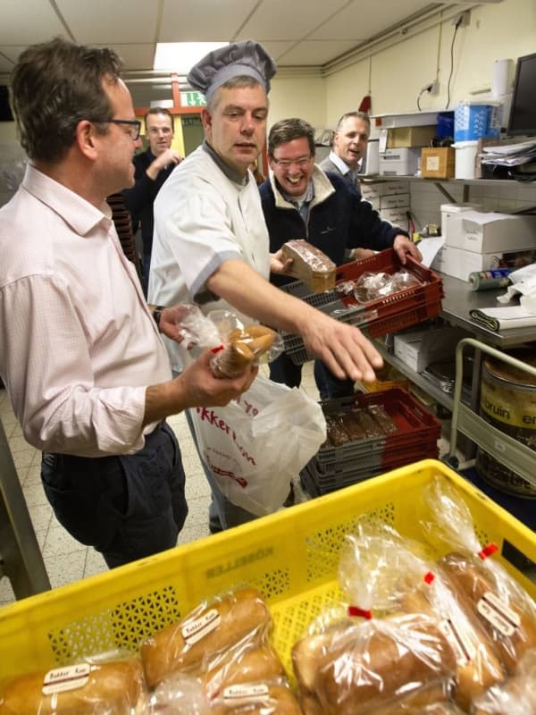 Lions Club deelt broodpakketten uit aan 72 Deurnese gezinnen