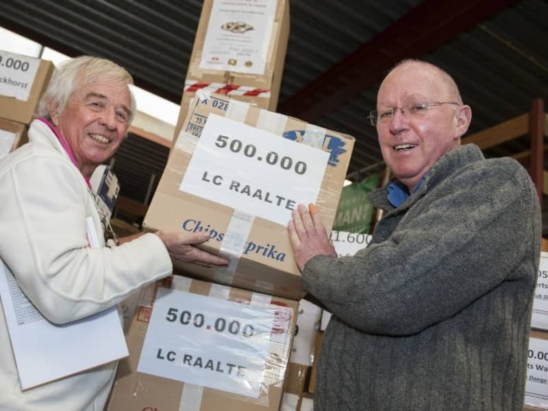 Bijna 4500 pakken koffie voor Voedselbank Raalte e.o.