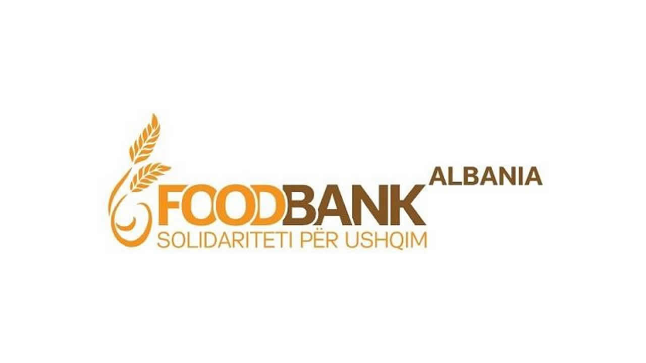 ‘Elburger’ van de  Albanese voedselbank helpt bij overstroming Albanie
