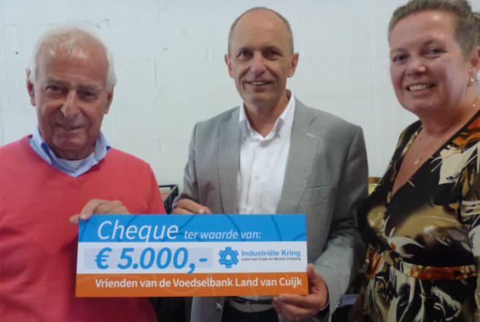 Voedselbank land van Cuijk krijgt cheque van 5000 euro
