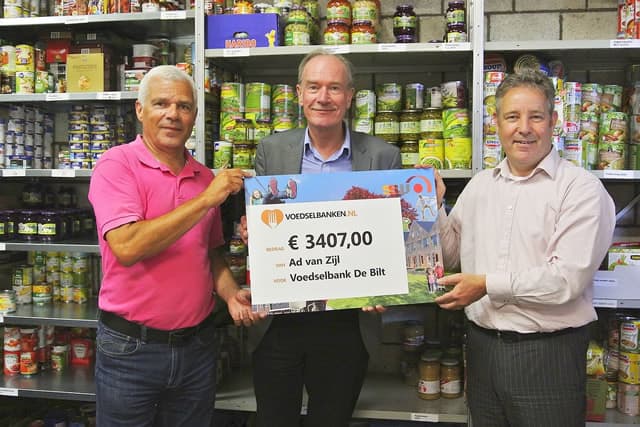 Grote cheque voor Voedselbank De Bilt