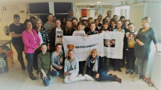 De Zevensprong trapt schoolproject Voedselbank af